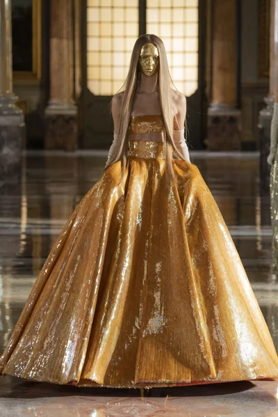 Look 73